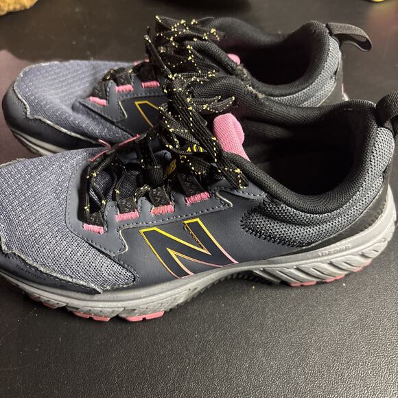 new balance 510 V5 Trail Thunder womens 7 running Sneakers Shoes - Picture 3 of 16
